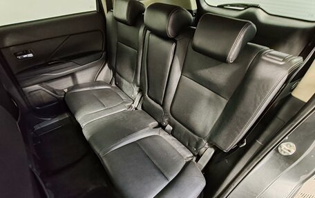 Mitsubishi Outlander III рестайлинг 3, 2016 год, 1 875 000 рублей, 23 фотография