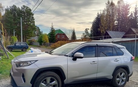 Toyota RAV4, 2020 год, 3 200 000 рублей, 6 фотография