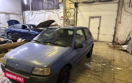 Renault Clio III, 1993 год, 255 000 рублей, 2 фотография