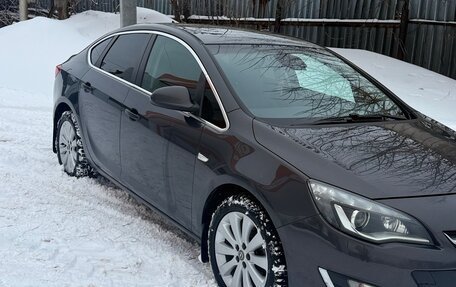 Opel Astra J, 2013 год, 850 000 рублей, 2 фотография