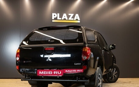 Mitsubishi L200 IV рестайлинг, 2013 год, 1 549 000 рублей, 4 фотография