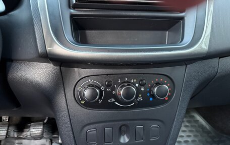 Renault Logan II, 2018 год, 545 000 рублей, 13 фотография