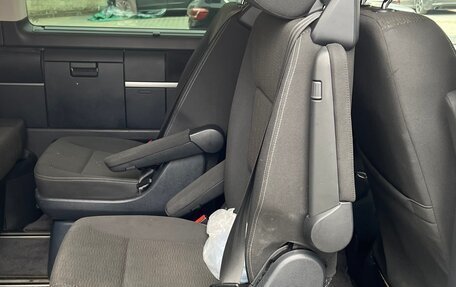 Volkswagen Multivan T6 рестайлинг, 2018 год, 3 600 000 рублей, 5 фотография