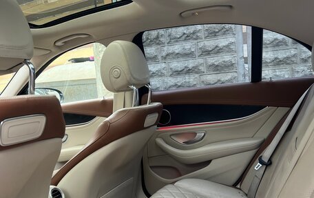 Mercedes-Benz E-Класс, 2017 год, 3 600 000 рублей, 10 фотография