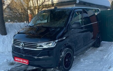 Volkswagen Caravelle T6 рестайлинг, 2021 год, 4 750 000 рублей, 2 фотография