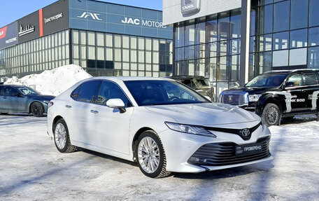 Toyota Camry, 2019 год, 3 100 000 рублей, 7 фотография