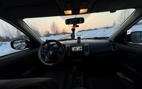 Mitsubishi Outlander III рестайлинг 3, 2010 год, 1 030 000 рублей, 2 фотография