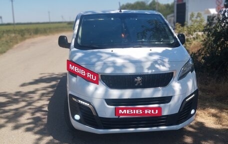 Peugeot Traveller I, 2019 год, 1 800 000 рублей, 3 фотография