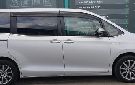 Toyota Esquire I, 2018 год, 2 900 000 рублей, 2 фотография