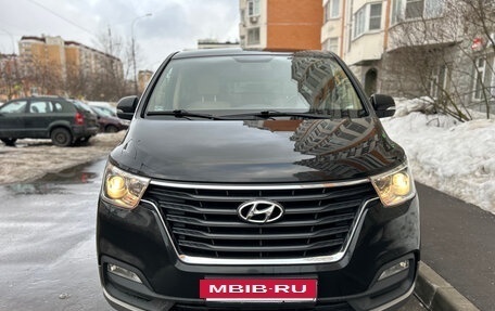 Hyundai H-1 II рестайлинг, 2019 год, 3 270 000 рублей, 2 фотография