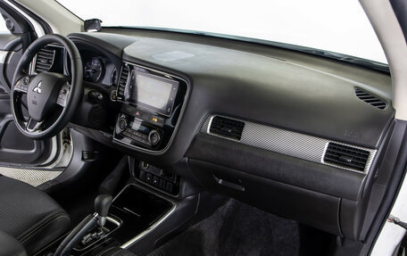 Mitsubishi Outlander III рестайлинг 3, 2018 год, 2 098 000 рублей, 7 фотография