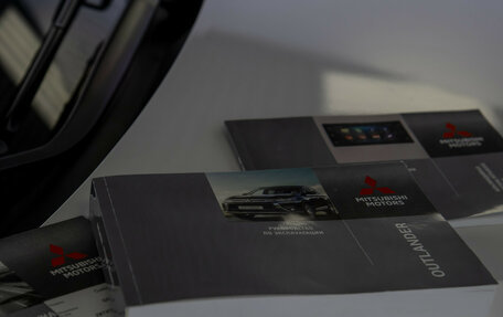 Mitsubishi Outlander III рестайлинг 3, 2018 год, 2 098 000 рублей, 12 фотография