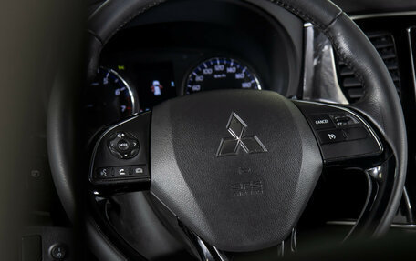 Mitsubishi Outlander III рестайлинг 3, 2018 год, 2 098 000 рублей, 11 фотография