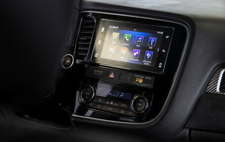 Mitsubishi Outlander III рестайлинг 3, 2018 год, 2 098 000 рублей, 13 фотография