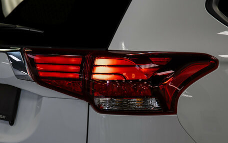 Mitsubishi Outlander III рестайлинг 3, 2018 год, 2 098 000 рублей, 23 фотография