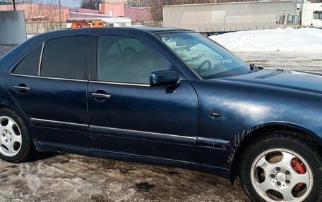 Mercedes-Benz E-Класс, 1997 год, 230 000 рублей, 2 фотография