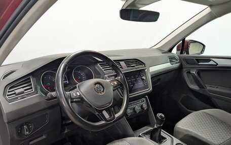 Volkswagen Tiguan II, 2019 год, 2 065 000 рублей, 16 фотография