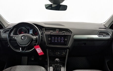 Volkswagen Tiguan II, 2019 год, 2 065 000 рублей, 14 фотография