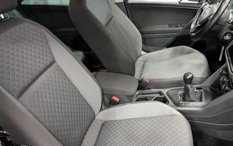 Volkswagen Tiguan II, 2019 год, 2 065 000 рублей, 23 фотография