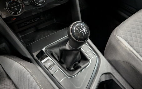 Volkswagen Tiguan II, 2019 год, 2 065 000 рублей, 26 фотография