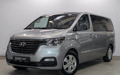 Hyundai Grand Starex Grand Starex I рестайлинг 2, 2019 год, 3 500 000 рублей, 1 фотография