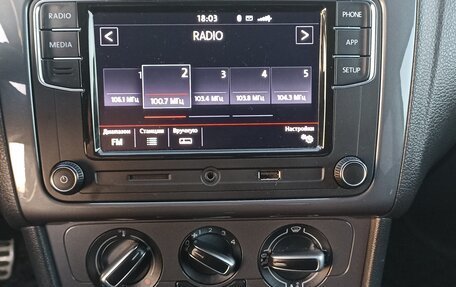 Volkswagen Polo VI (EU Market), 2018 год, 1 165 000 рублей, 30 фотография