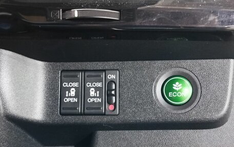 Honda Stepwgn IV, 2015 год, 1 900 000 рублей, 18 фотография