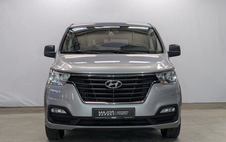 Hyundai Grand Starex Grand Starex I рестайлинг 2, 2019 год, 3 500 000 рублей, 2 фотография