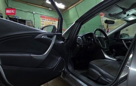 Opel Astra J, 2011 год, 500 000 рублей, 17 фотография