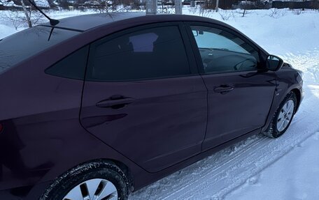 Hyundai Solaris II рестайлинг, 2012 год, 800 000 рублей, 5 фотография