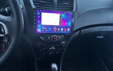 Hyundai Solaris II рестайлинг, 2012 год, 800 000 рублей, 8 фотография