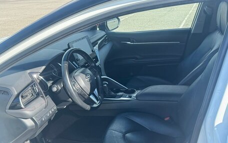 Toyota Camry, 2021 год, 3 200 000 рублей, 5 фотография