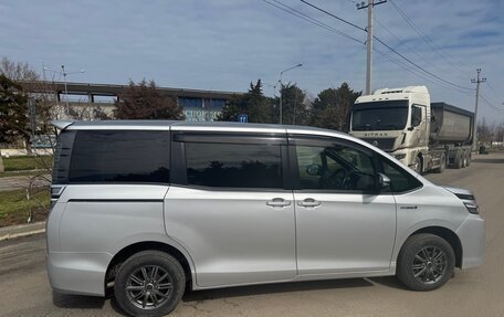 Toyota Voxy III, 2019 год, 2 450 000 рублей, 6 фотография