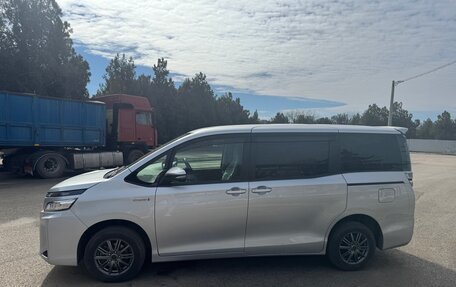 Toyota Voxy III, 2019 год, 2 450 000 рублей, 4 фотография