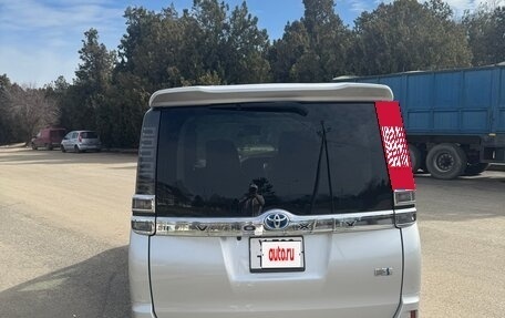 Toyota Voxy III, 2019 год, 2 450 000 рублей, 5 фотография