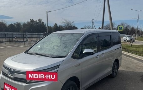 Toyota Voxy III, 2019 год, 2 450 000 рублей, 3 фотография