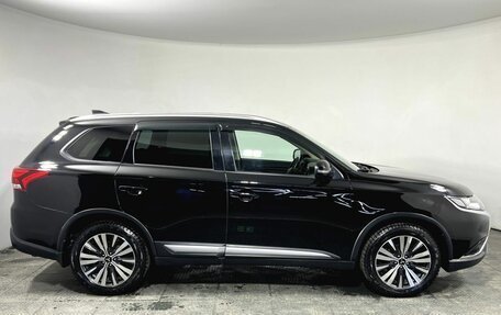 Mitsubishi Outlander III рестайлинг 3, 2019 год, 2 290 000 рублей, 4 фотография