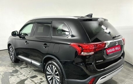 Mitsubishi Outlander III рестайлинг 3, 2019 год, 2 290 000 рублей, 7 фотография