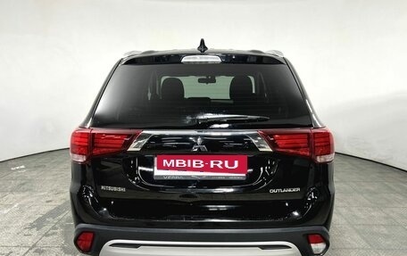 Mitsubishi Outlander III рестайлинг 3, 2019 год, 2 290 000 рублей, 6 фотография