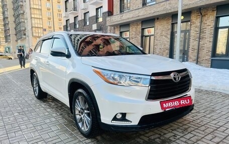 Toyota Highlander III, 2014 год, 2 089 000 рублей, 2 фотография