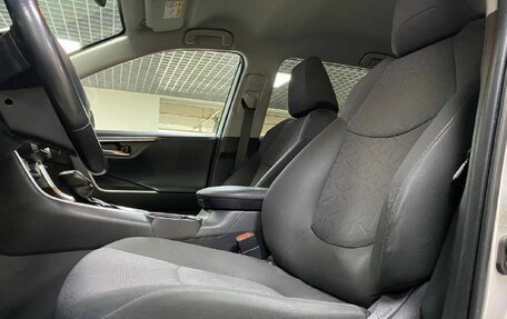 Toyota RAV4, 2020 год, 3 218 000 рублей, 10 фотография