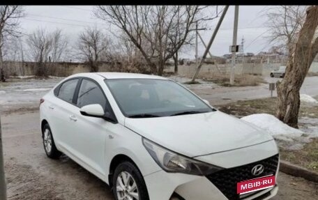 Hyundai Solaris II рестайлинг, 2021 год, 970 000 рублей, 1 фотография