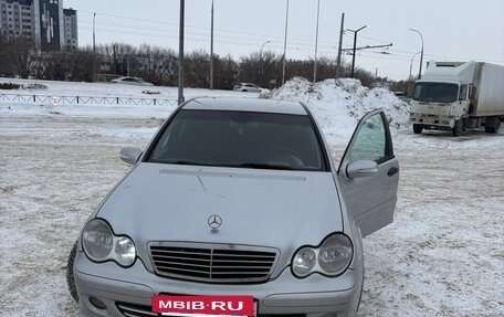 Mercedes-Benz C-Класс, 2004 год, 600 000 рублей, 2 фотография