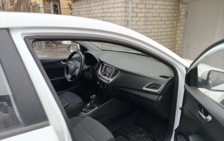 Hyundai Solaris II рестайлинг, 2021 год, 970 000 рублей, 4 фотография