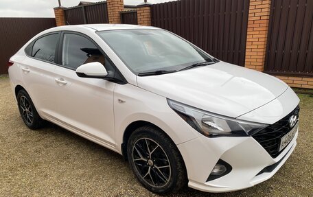Hyundai Solaris II рестайлинг, 2021 год, 1 570 000 рублей, 3 фотография