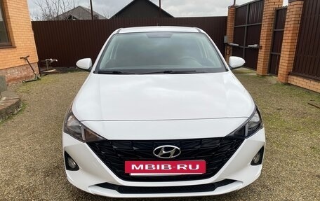 Hyundai Solaris II рестайлинг, 2021 год, 1 570 000 рублей, 2 фотография