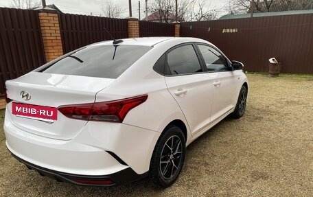 Hyundai Solaris II рестайлинг, 2021 год, 1 570 000 рублей, 5 фотография