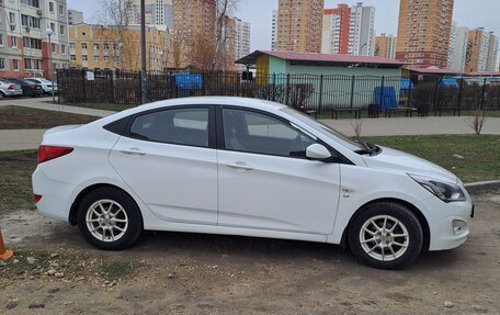Hyundai Solaris II рестайлинг, 2014 год, 860 000 рублей, 4 фотография