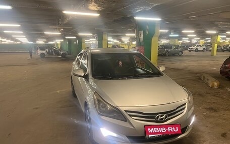 Hyundai Solaris II рестайлинг, 2016 год, 850 000 рублей, 3 фотография