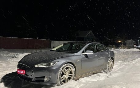 Tesla Model S I, 2013 год, 1 800 000 рублей, 1 фотография